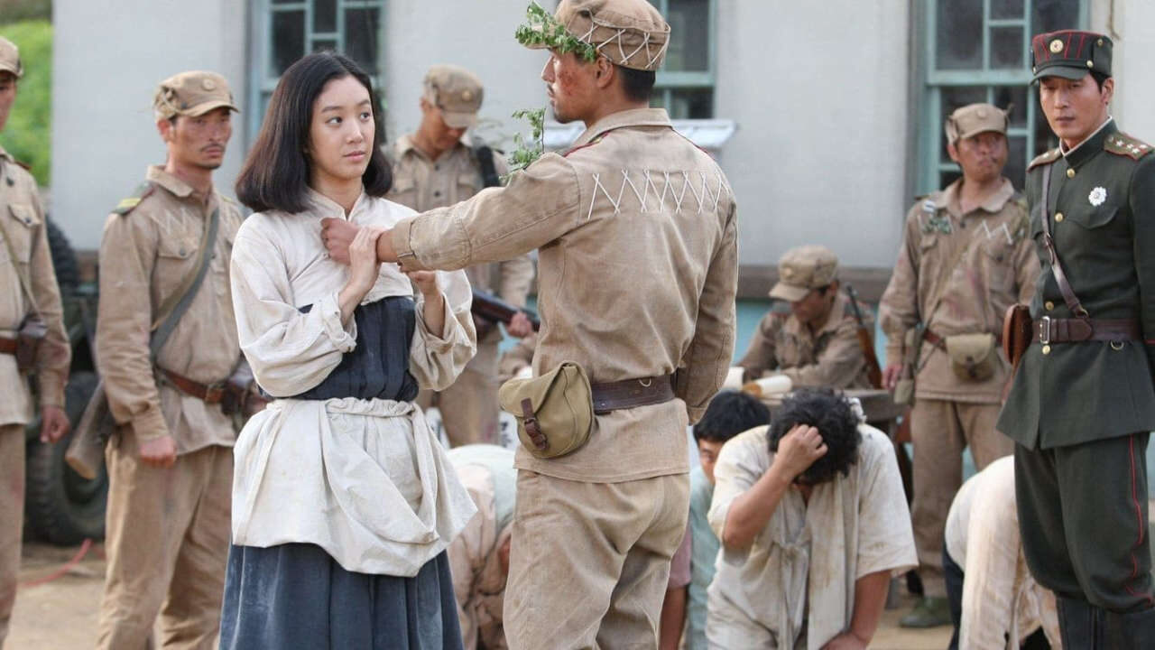 Xem phim Tình Yêu và Chiến Tranh  - 적과의 동침In Love and the War (2011)